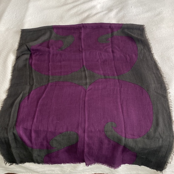 Large 100% wool scarf / shawl/ wrap - Picture 5 of 7